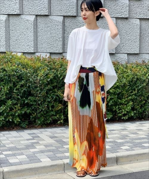 ADAM ET ROPE'(アダムエロペ)の「コクーンフレアトップス(Tシャツ/カットソー・レディース・ホワイト/チャコールグレー/ベージュ・FREE)」の16枚目の写真