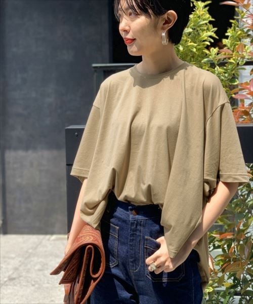 ADAM ET ROPE'(アダムエロペ)の「コクーンフレアトップス(Tシャツ/カットソー・レディース・ホワイト/チャコールグレー/ベージュ・FREE)」の18枚目の写真