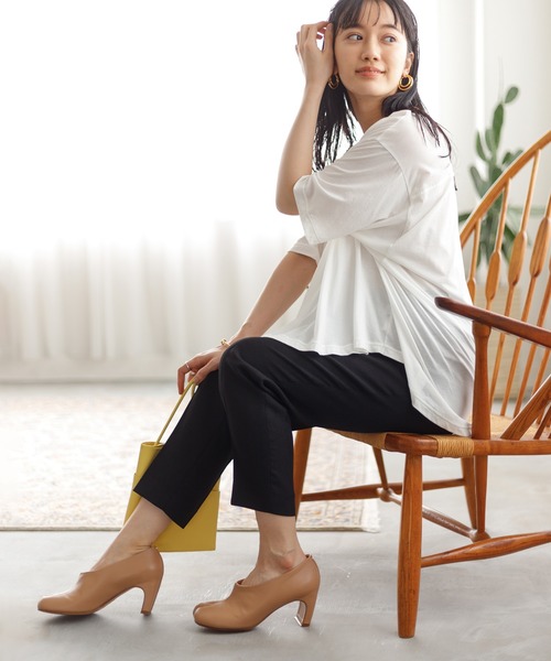 ADAM ET ROPE'(アダムエロペ)の「コクーンフレアトップス(Tシャツ/カットソー・レディース・ホワイト/チャコールグレー/ベージュ・FREE)」の17枚目の写真