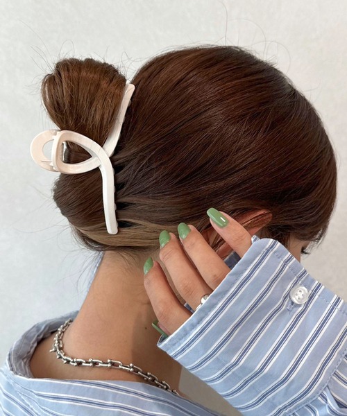 apres jour mignon(アプレジュールミニョン)の「【apresjour mignon×ARIAZ】変形ヘアクリップ(バレッタ/ヘアクリップ・レディース・ベージュ/カーキ/その他/モカ/スモークピンク/ブラック系その他2/ブラック系その他/ホワイト系その他/ブラック/ライトブラウン/アイボリー・ONESIZE)」の2枚目の写真