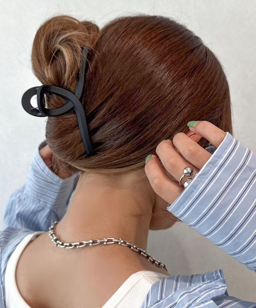 apres jour mignon(アプレジュールミニョン)の「【apresjour mignon×ARIAZ】変形ヘアクリップ(バレッタ/ヘアクリップ・レディース・ベージュ/カーキ/その他/モカ/スモークピンク/ブラック系その他2/ブラック系その他/ホワイト系その他/ブラック/ライトブラウン/アイボリー・ONESIZE)」の4枚目の写真
