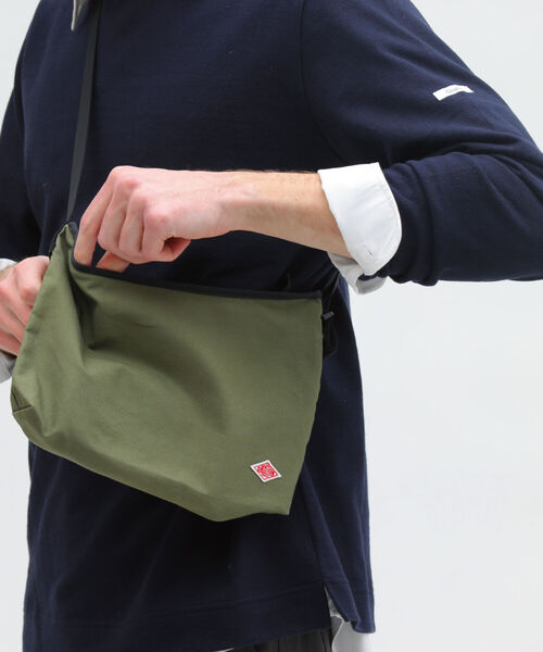 DANTON（ダントン）の「【DANTON/ダントン】 コットンキャンバス横型サコッシュ #JD-7298（ボディバッグ/ウエストポーチ・メンズ・チャコールグレー/ブラック/ベージュ/オリーブ/サックスブルー/キナリ・FREE）」の6枚目の写真