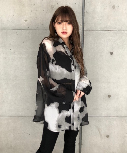 ENVYM（アンビー）の「アートプリントルーズＳＨ（シャツ/ブラウス・レディース・ブラック/マルチ・FREE）」の11枚目の写真