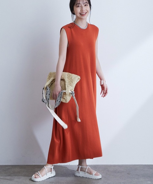VIS（ビス）の「バックメタル釦肩タックAラインニットワンピース（ワンピース・レディース・ダークグリーン/ブラウン/オレンジ/スミクロ・FREE）」の4枚目の写真