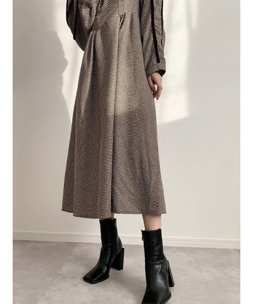 amel（エイメル）の「スクエアトゥヒールブーツ（ブーツ・レディース・ブラック・23.5cm/24.5cm/23.0cm/24.0cm）」の4枚目の写真