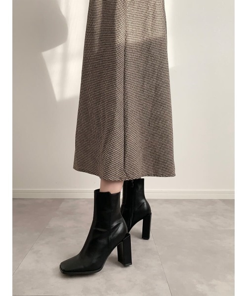 amel（エイメル）の「スクエアトゥヒールブーツ（ブーツ・レディース・ブラック・23.5cm/24.5cm/23.0cm/24.0cm）」の6枚目の写真
