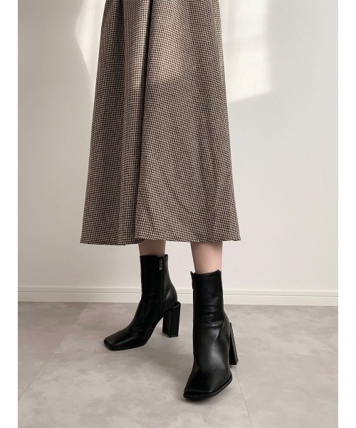 amel（エイメル）の「スクエアトゥヒールブーツ（ブーツ・レディース・ブラック・23.5cm/24.5cm/23.0cm/24.0cm）」の8枚目の写真