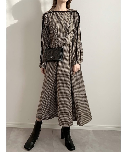 amel（エイメル）の「スクエアトゥヒールブーツ（ブーツ・レディース・ブラック・23.5cm/24.5cm/23.0cm/24.0cm）」の3枚目の写真