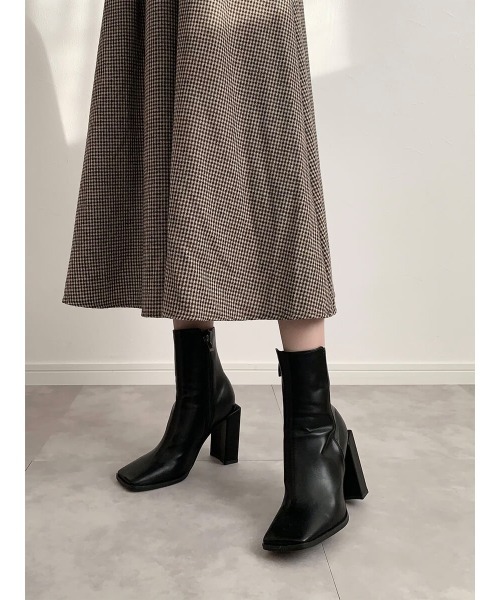 amel（エイメル）の「スクエアトゥヒールブーツ（ブーツ・レディース・ブラック・23.5cm/24.5cm/23.0cm/24.0cm）」の9枚目の写真