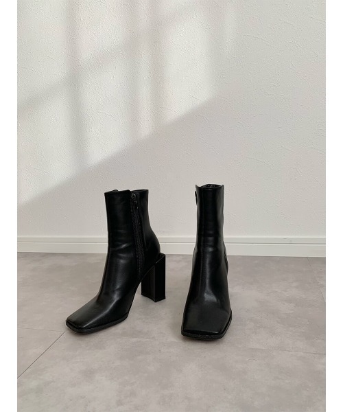 amel（エイメル）の「スクエアトゥヒールブーツ（ブーツ・レディース・ブラック・23.5cm/24.5cm/23.0cm/24.0cm）」の11枚目の写真