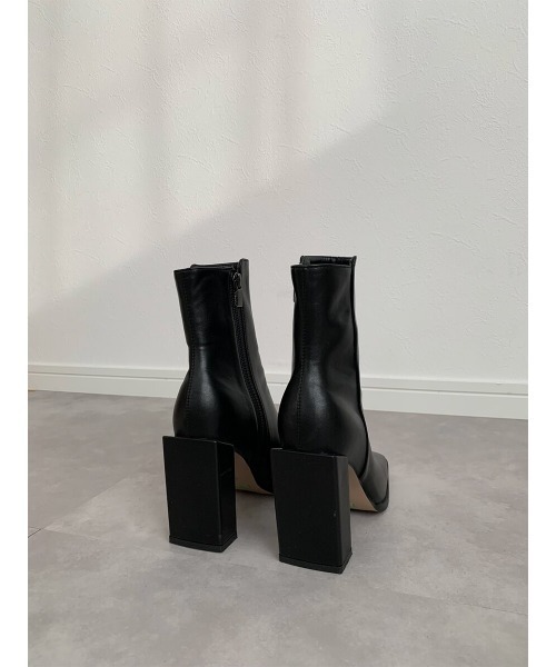 amel（エイメル）の「スクエアトゥヒールブーツ（ブーツ・レディース・ブラック・23.5cm/24.5cm/23.0cm/24.0cm）」の14枚目の写真