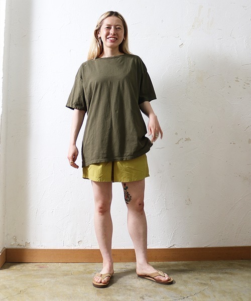 DOWN ON THE CORNER(ダウンオンザコーナー)の「【SAWINTO別注】S/S HEMP COTTON TEE SZ SOLID(Tシャツ/カットソー・メンズ・オリーブ/ブラック系その他・LARGE/SMALL/MEDIUM/X-LARGE)」の2枚目の写真