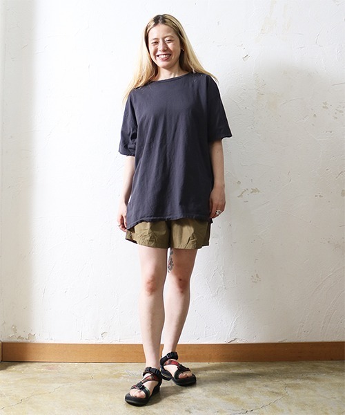 DOWN ON THE CORNER(ダウンオンザコーナー)の「【SAWINTO別注】S/S HEMP COTTON TEE SZ SOLID(Tシャツ/カットソー・メンズ・オリーブ/ブラック系その他・LARGE/SMALL/MEDIUM/X-LARGE)」の5枚目の写真