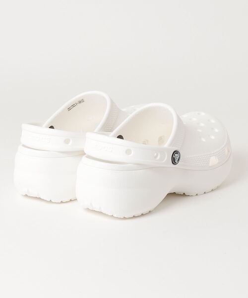 crocs（クロックス）の「crocs クロックス Classic Platform Clog W クラシック プラットフォームウィメン　206750-100 White（サンダル・レディース・ホワイト・25.0cm/23.0cm/22.0cm/24.0cm/26.0cm）」の2枚目の写真