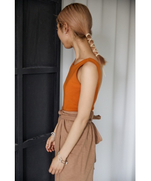 BLACK BY MOUSSY(ブラックバイマウジー)の「washable backless tank(ウォッシャブルバックレスタンク)(タンクトップ・レディース・ブラウン/オレンジ・FREE)」の13枚目の写真