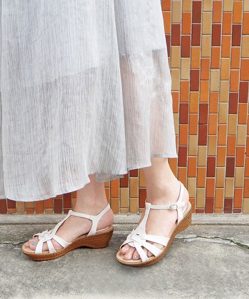 enchanted prima（エンチャンテッドプリマ）の「軽量Tストラップサンダル（サンダル・レディース・ホワイト/ブラック/キャメル・LL/S/M/L）」の2枚目の写真