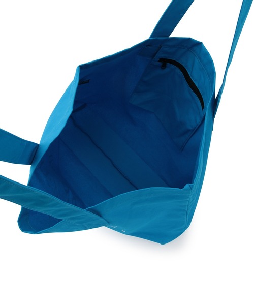 NERGY（ナージー）の「【YEAR OF OURS】ロゴプリントビッグトートバッグ（トートバッグ・レディース・ブルー・FREE）」の2枚目の写真