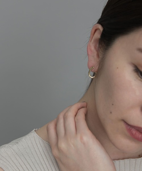 SMELLY(スメリー)の「silver925クロスピアス(ピアス(両耳用)・レディース・シルバー/ゴールド・-)」の5枚目の写真