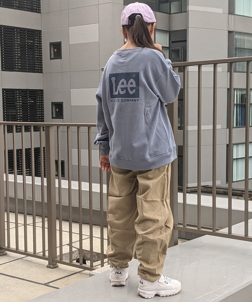 Lee（リー）の「Lee/リー キッズ　コットン裏毛 BOXロゴプリント入り クルースウェット（スウェット・キッズ・ブラック/ベージュ/ピンク/ブルー/ホワイト/グレー/グリーン/スモークピンク・130/140/150）」の6枚目の写真