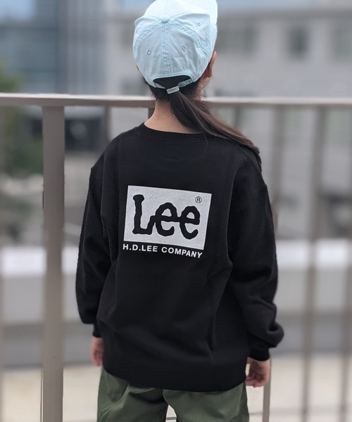 Lee（リー）の「Lee/リー キッズ　コットン裏毛 BOXロゴプリント入り クルースウェット（スウェット・キッズ・ブラック/ベージュ/ピンク/ブルー/ホワイト/グレー/グリーン/スモークピンク・130/140/150）」の2枚目の写真
