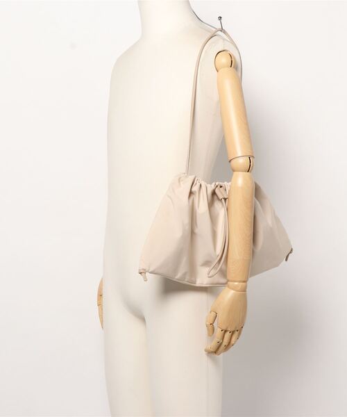 LA BELLE ETUDE（ラベルエチュード）の「【le vernis】ワイド巾着（ショルダーバッグ・レディース・ブラウン/アイボリー・FREE）」の17枚目の写真