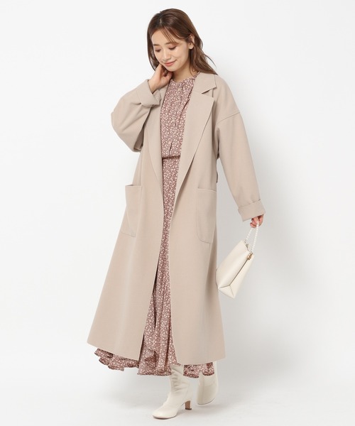 mysty woman(ミスティウーマン)の「【天然アロマサシェ付き】スリット入りですっきり。軽いのにあたたかい!ボリュームガウンコート 214638(チェスターコート・レディース・アイボリー/モカ/グレイッシュブルー/チャコール/ブルーパープル・FREE)」の6枚目の写真