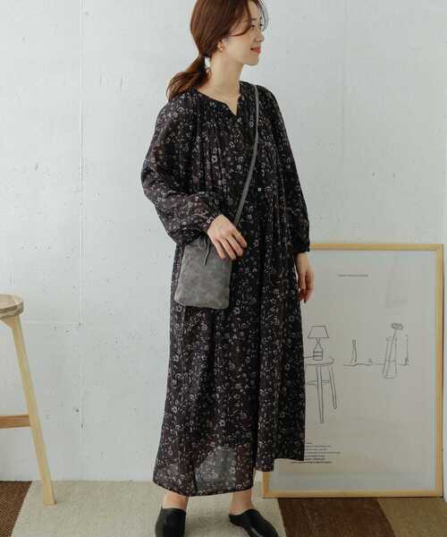 URBAN RESEARCH DOORS（アーバンリサーチドアーズ）の「コットンアラベスクプリントワンピース（ワンピース・レディース・ネイビー/ブラウン・ONE）」の17枚目の写真