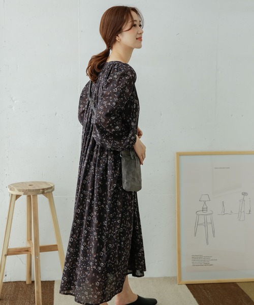 URBAN RESEARCH DOORS（アーバンリサーチドアーズ）の「コットンアラベスクプリントワンピース（ワンピース・レディース・ネイビー/ブラウン・ONE）」の19枚目の写真