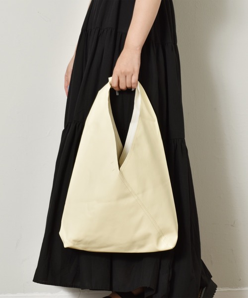 SVEC（シュベック）の「ミニマル トライアングル トートバッグ（トートバッグ・レディース・ブラック/ホワイト/ブラウン/アイボリー・FREE）」の11枚目の写真