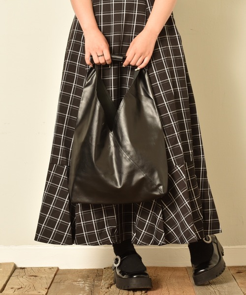 SVEC（シュベック）の「ミニマル トライアングル トートバッグ（トートバッグ・レディース・ブラック/ホワイト/ブラウン/アイボリー・FREE）」の6枚目の写真