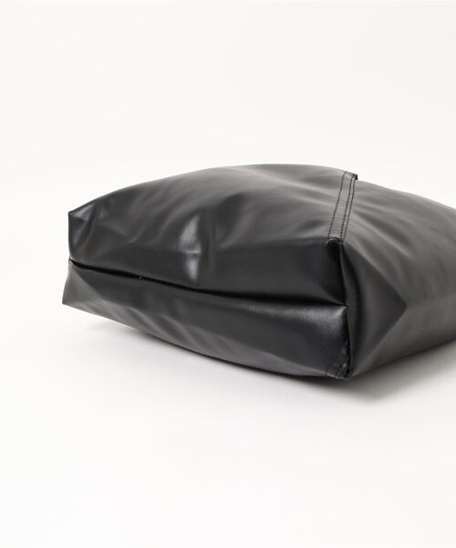 SVEC（シュベック）の「ミニマル トライアングル トートバッグ（トートバッグ・レディース・ブラック/ホワイト/ブラウン/アイボリー・FREE）」の8枚目の写真