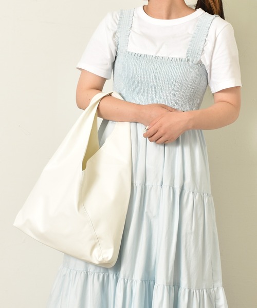 SVEC（シュベック）の「ミニマル トライアングル トートバッグ（トートバッグ・レディース・ブラック/ホワイト/ブラウン/アイボリー・FREE）」の18枚目の写真