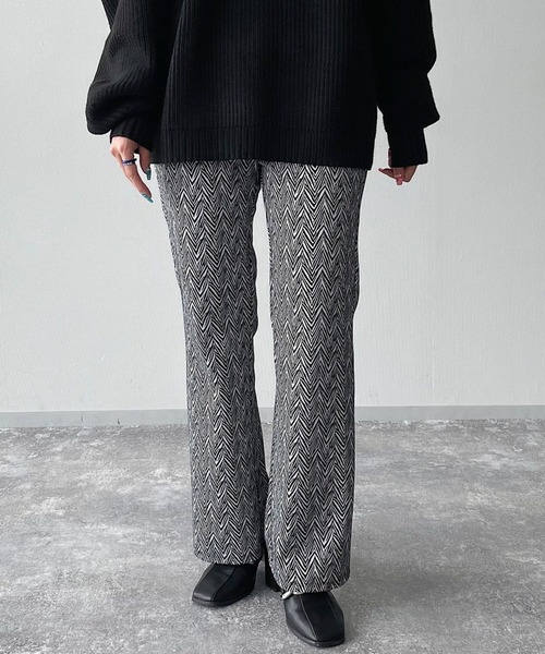 PAGEBOY（ページボーイ）の「キカガラフレアパンツ（その他パンツ・レディース・ゼブラ/チェック・FREE）」の2枚目の写真