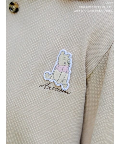 Disney（ディズニー）の「pooh/ブローチ付きカーディガン（カーディガン/ボレロ・レディース・ベージュ/ブラウン・FREE）」の4枚目の写真