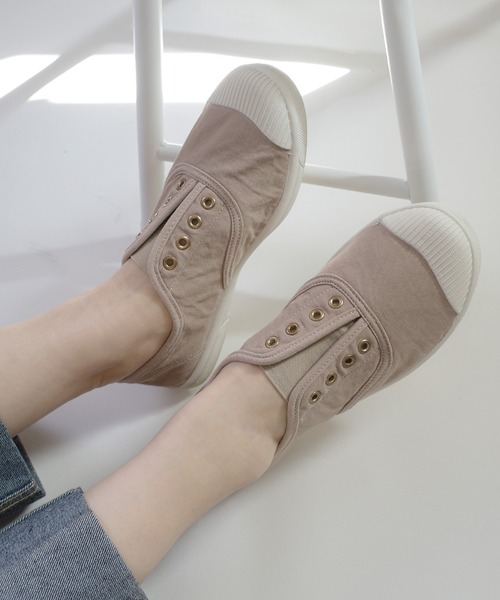 AmiAmi（アミアミ）の「キャンバススリッポンスニーカー（スニーカー・レディース・グレイッシュベージュ/チャコール/ブラック・22.5cm/23cm/23.5cm/24cm/24.5cm/25cm）」の3枚目の写真