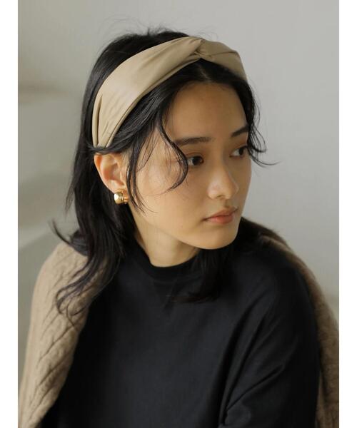 AMERICAN HOLIC（アメリカンホリック）の「フェイクレザークロスカチューシャ（その他ヘアアクセサリー・レディース・ブラック/ベージュ・FREE）」の4枚目の写真
