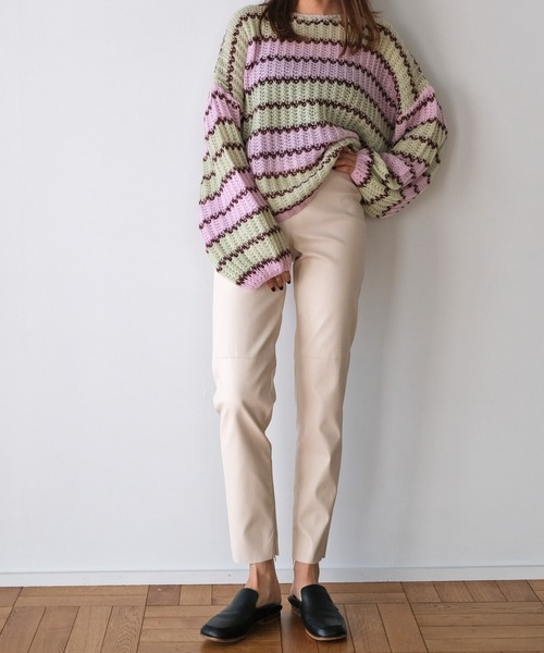 AKTE（アクテ）の「フェイクレザースリムパンツ（その他パンツ・レディース・ホワイト/ブラック・SHORT/TALL）」の5枚目の写真