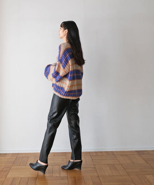 AKTE（アクテ）の「フェイクレザースリムパンツ（その他パンツ・レディース・ホワイト/ブラック・SHORT/TALL）」の13枚目の写真