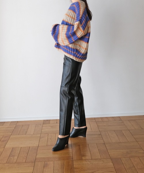 AKTE（アクテ）の「フェイクレザースリムパンツ（その他パンツ・レディース・ホワイト/ブラック・SHORT/TALL）」の14枚目の写真