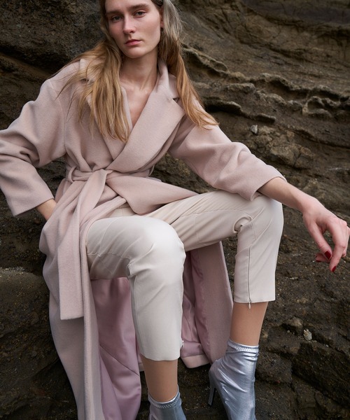 AKTE（アクテ）の「フェイクレザースリムパンツ（その他パンツ・レディース・ホワイト/ブラック・SHORT/TALL）」の15枚目の写真