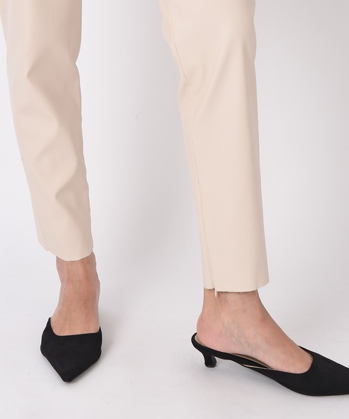 AKTE（アクテ）の「フェイクレザースリムパンツ（その他パンツ・レディース・ホワイト/ブラック・SHORT/TALL）」の21枚目の写真