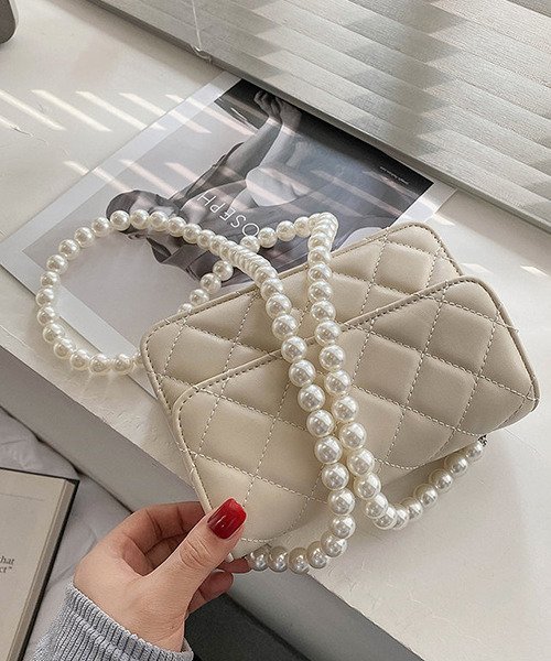 c.u.l（シーユーエル）の「【c.u.l】パールチェーンキルティングミニバッグ cula319（ショルダーバッグ・レディース・ブラック/ピンク/アイボリー/ブルー・FREE）」の7枚目の写真