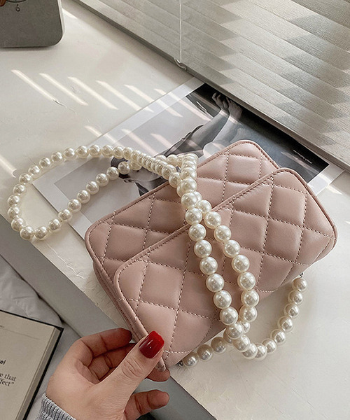 c.u.l（シーユーエル）の「【c.u.l】パールチェーンキルティングミニバッグ cula319（ショルダーバッグ・レディース・ブラック/ピンク/アイボリー/ブルー・FREE）」の17枚目の写真