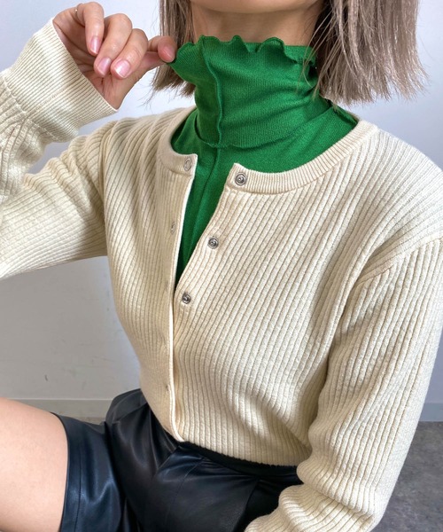 MLI'A(エムリア)の「ハイネックメロウカットトップス(Tシャツ/カットソー・レディース・オフホワイト/オレンジ/グリーン/ライトグリーン/ブラック・M)」の3枚目の写真