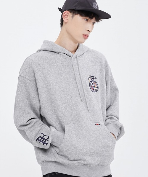 ROMANTIC CROWN（ロマンティッククラウン）の「【UNISEX】ROMANTIC CROWN／CLUB FLAGパーカー  2219748（パーカー・レディース・カーキ/ネイビー/グレー・LARGE/X-LARGE/MEDIUM）」の2枚目の写真