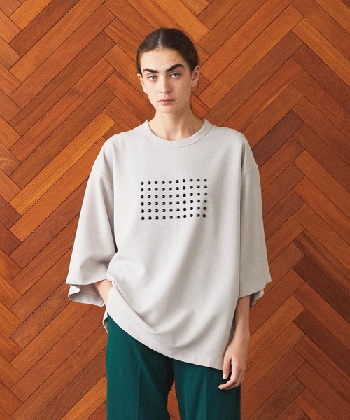 SHAREEF(シャリーフ)の「GEORGETTE JQ STUDS PT BIG-T(Tシャツ/カットソー・メンズ・ブラック/グリーン/ホワイト系その他/チャコール/ホワイト・1/2)」の2枚目の写真