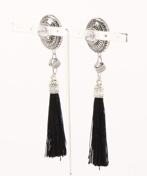 tone(トーン)の「【MOMOKINOKO】コンチョロングタッセル(pierce)(MA)(ピアス(両耳用)・レディース・ブラック/グレー/アイボリー/グリーン/ネイビー/ホワイト・FREE)」の7枚目の写真