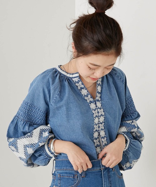 CIAOPANIC TYPY（チャオパニックティピー）の「indiaデニム刺繍シャツジャケット（シャツ/ブラウス・レディース・ブルー・ONE SIZE）」の2枚目の写真