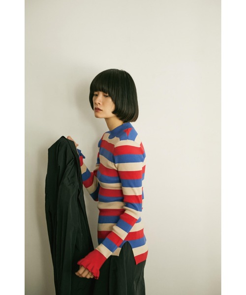HeRIN.CYE（ヘリンドットサイ）の「Cuff frill middle neck tops
