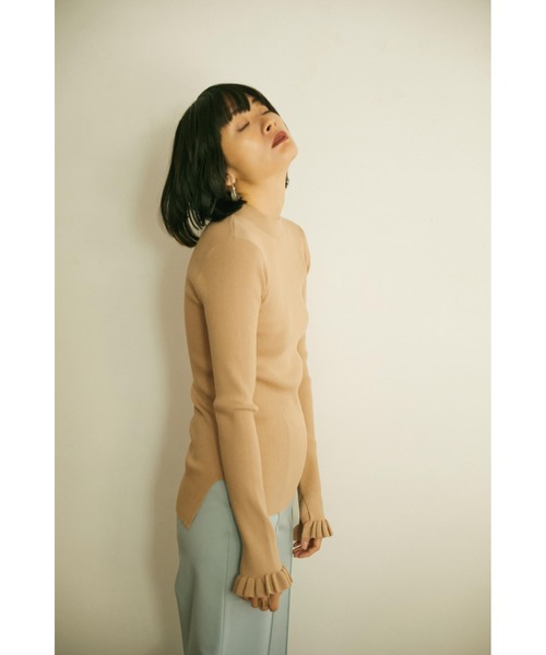 ★美品・完売★HeRIN.CYE / カフ フリルミドルネックトップス HeRIN.CYE（ヘリンドットサイ）の「Cuff frill middle neck tops